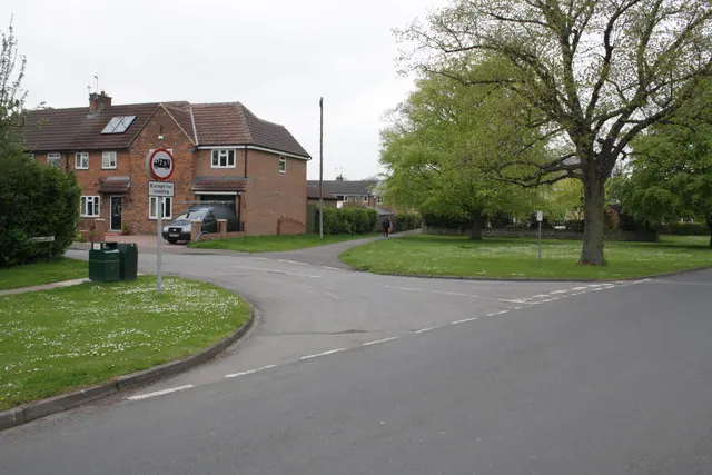 Turning into The Peppergarth, Romanby